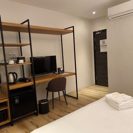 Roxy Hotel Padungan Кучинг Экстерьер фото
