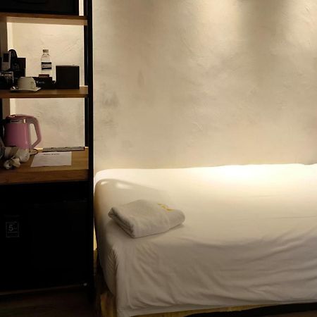Roxy Hotel Padungan Кучинг Экстерьер фото