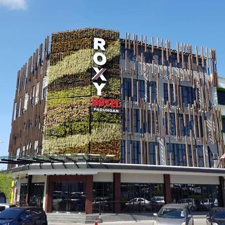 Roxy Hotel Padungan Кучинг Экстерьер фото