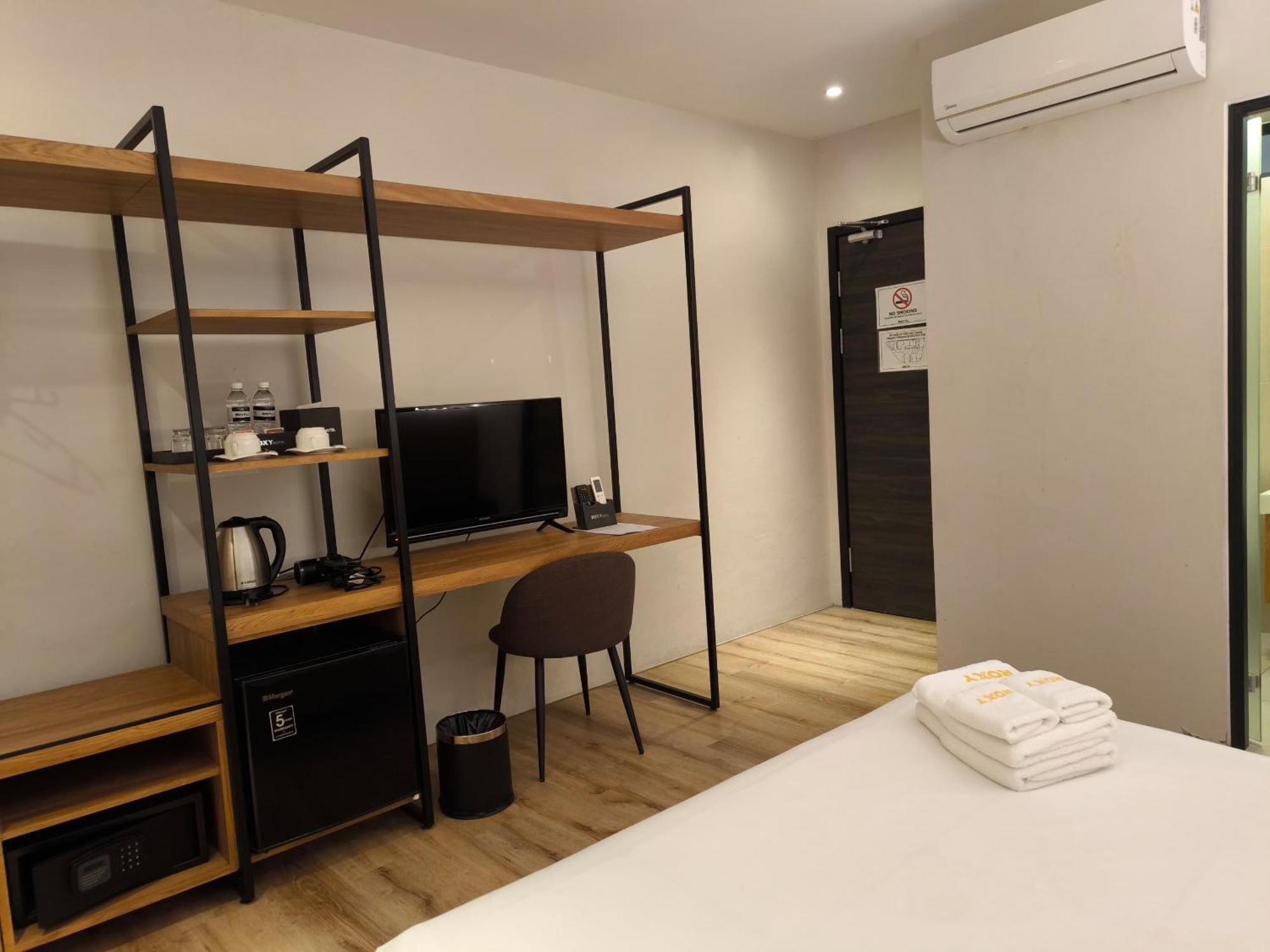 Roxy Hotel Padungan Кучинг Экстерьер фото