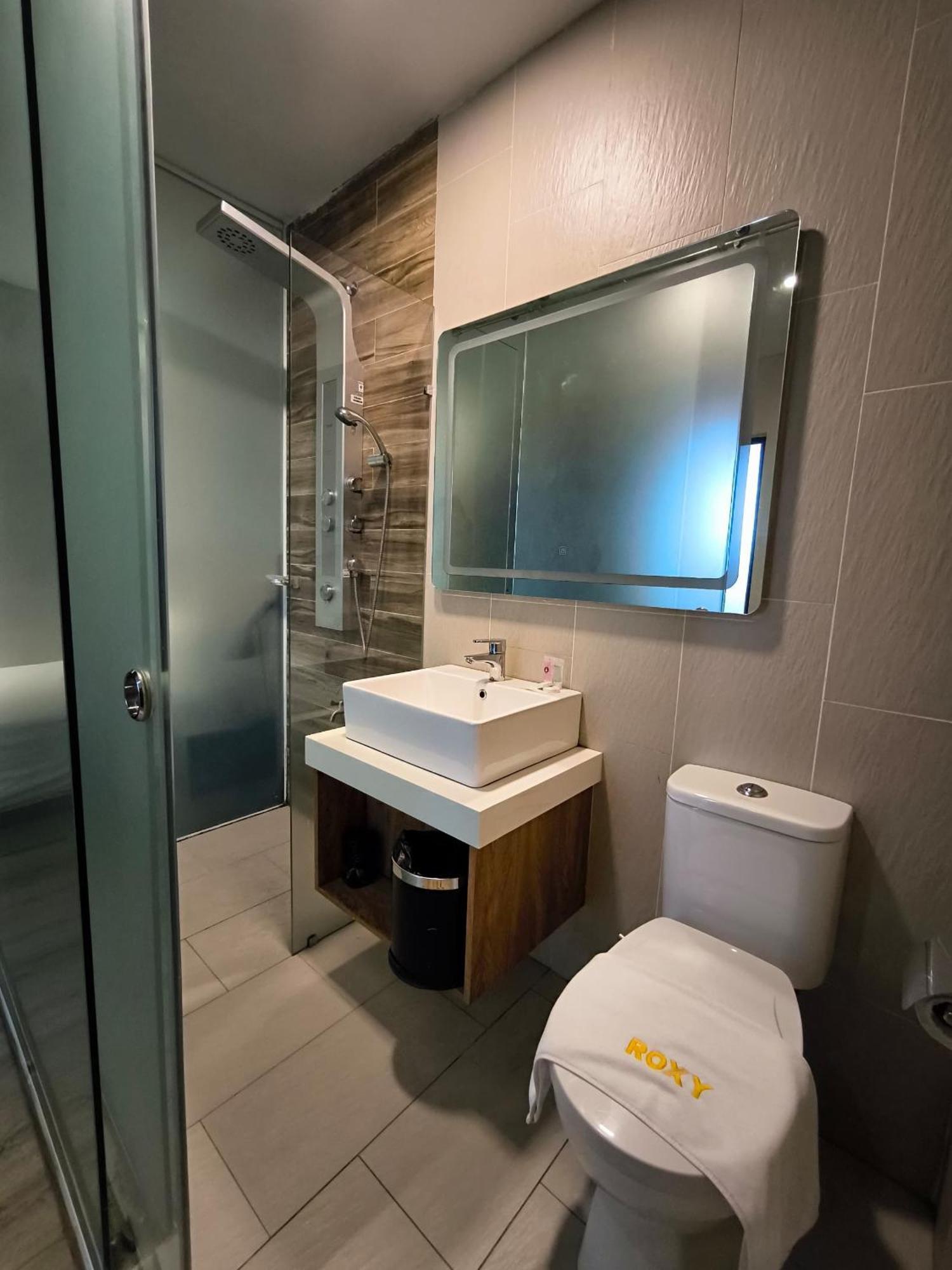 Roxy Hotel Padungan Кучинг Экстерьер фото