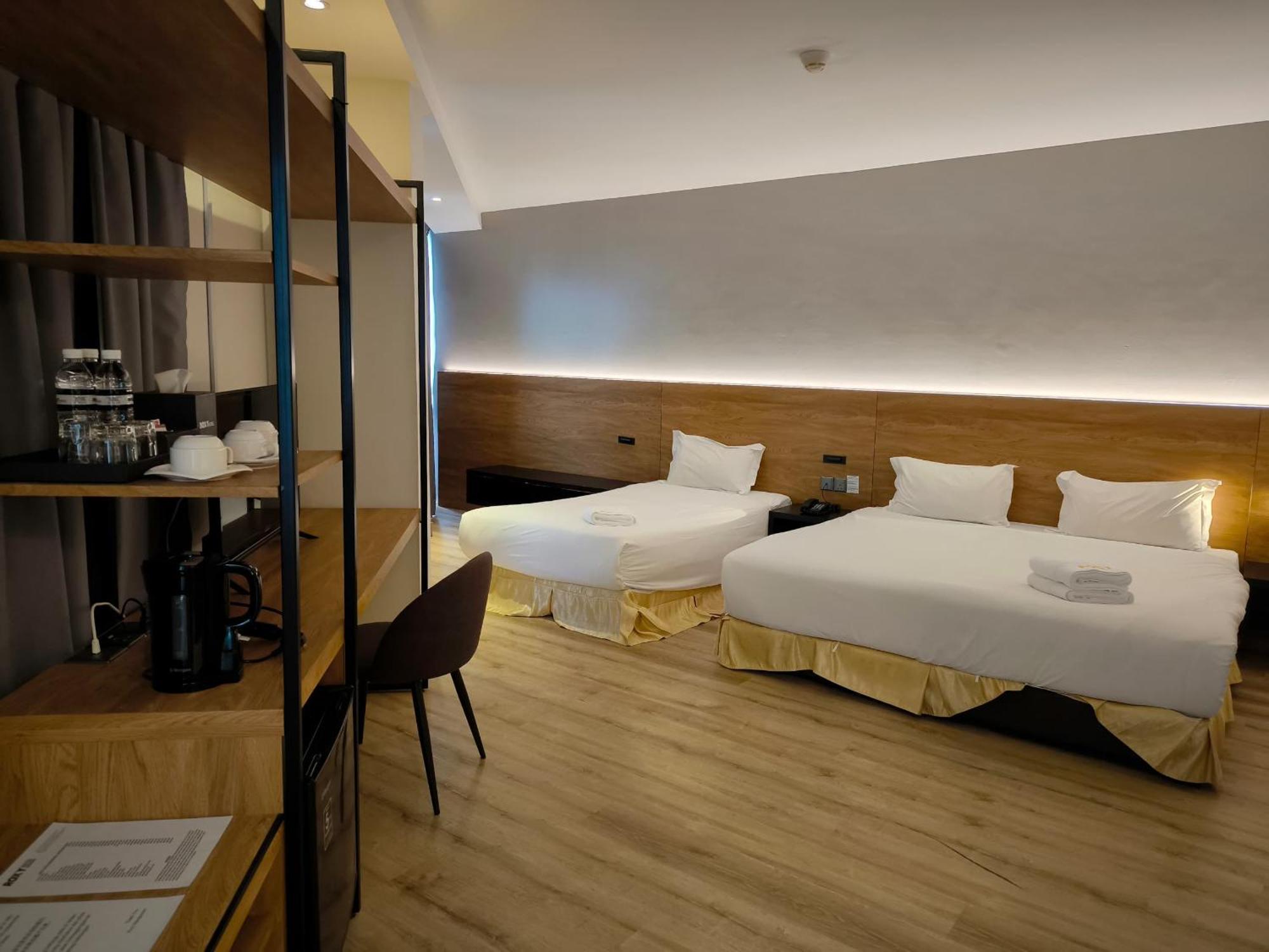 Roxy Hotel Padungan Кучинг Экстерьер фото