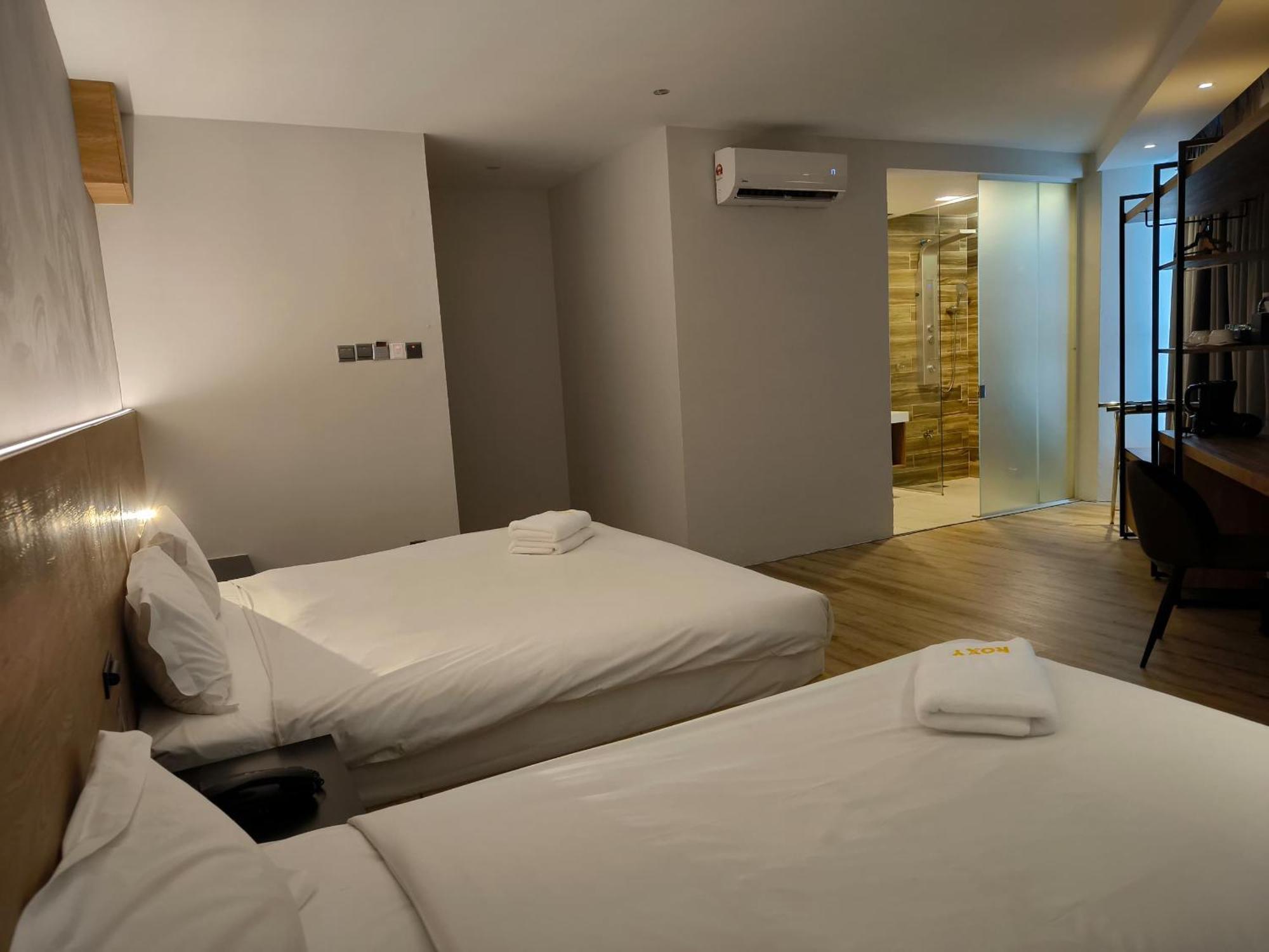 Roxy Hotel Padungan Кучинг Экстерьер фото