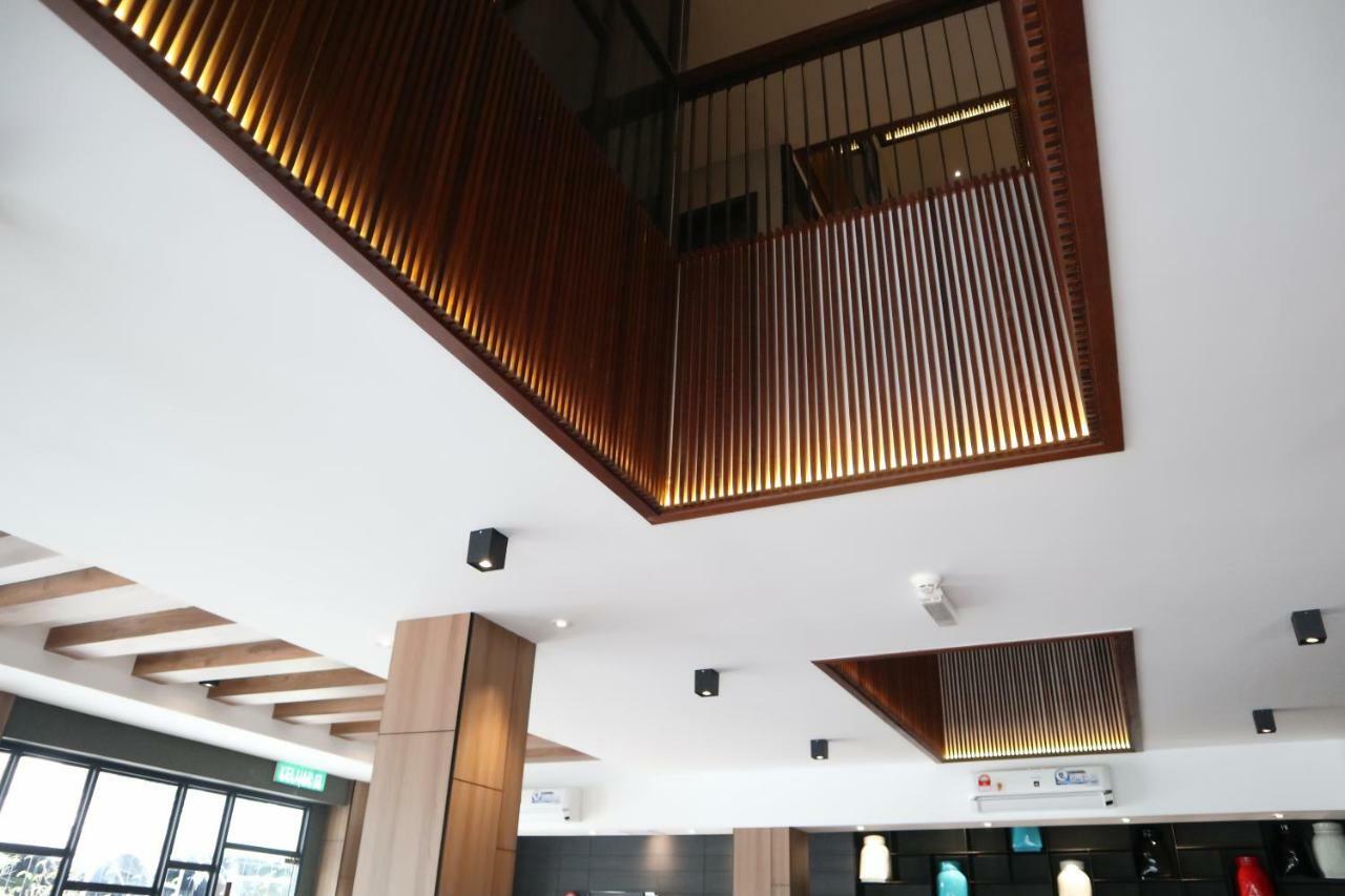 Roxy Hotel Padungan Кучинг Экстерьер фото