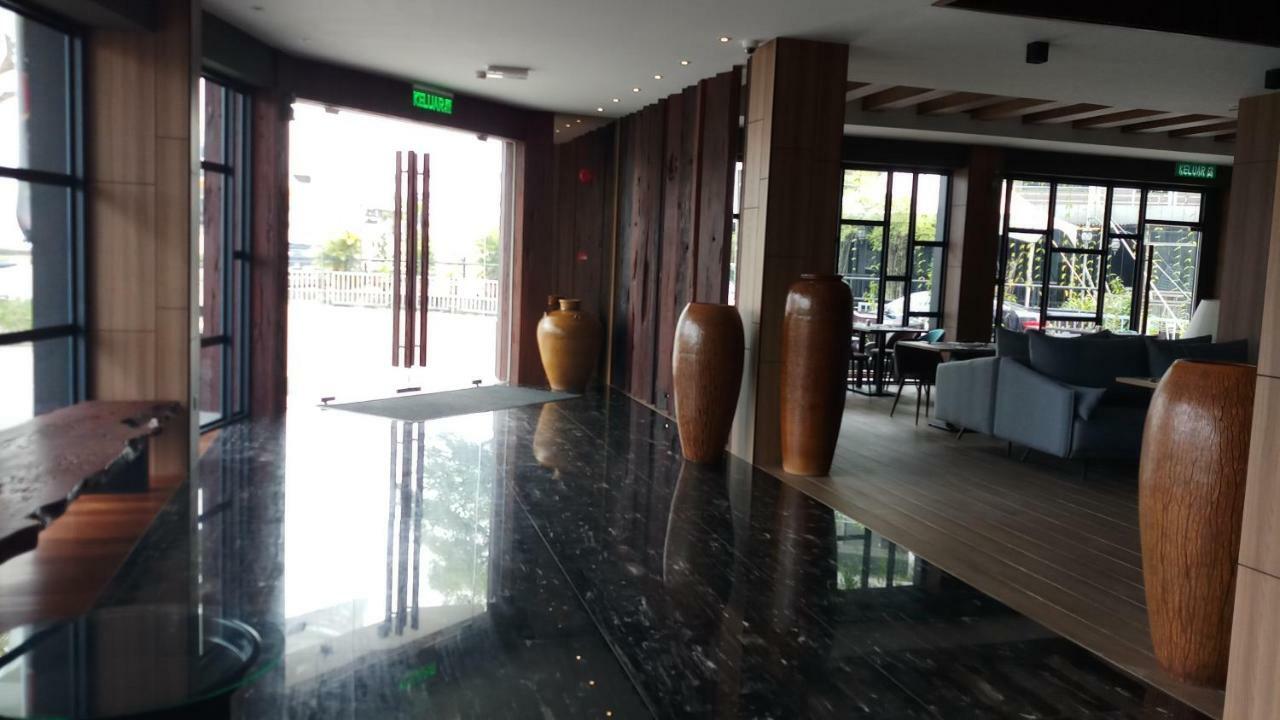 Roxy Hotel Padungan Кучинг Экстерьер фото