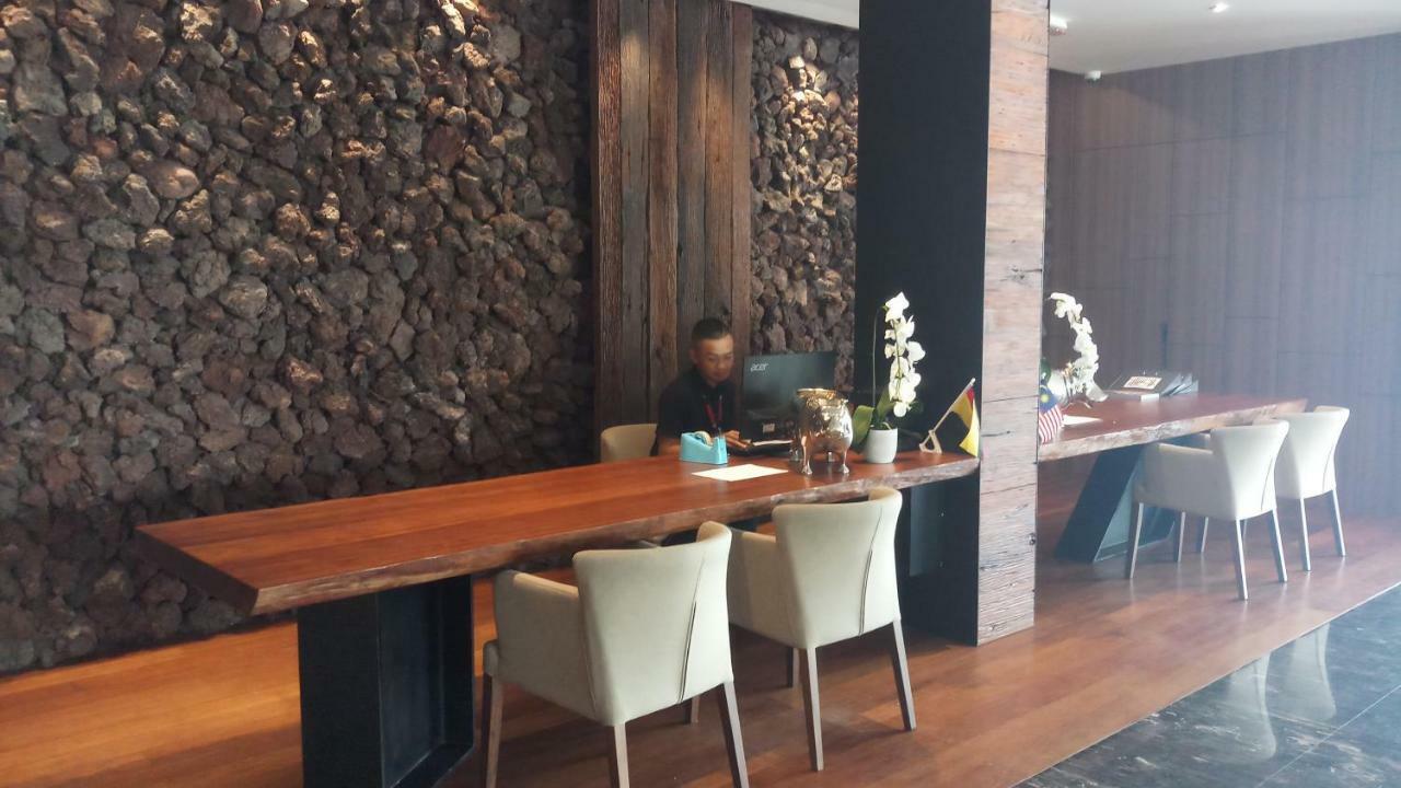 Roxy Hotel Padungan Кучинг Экстерьер фото