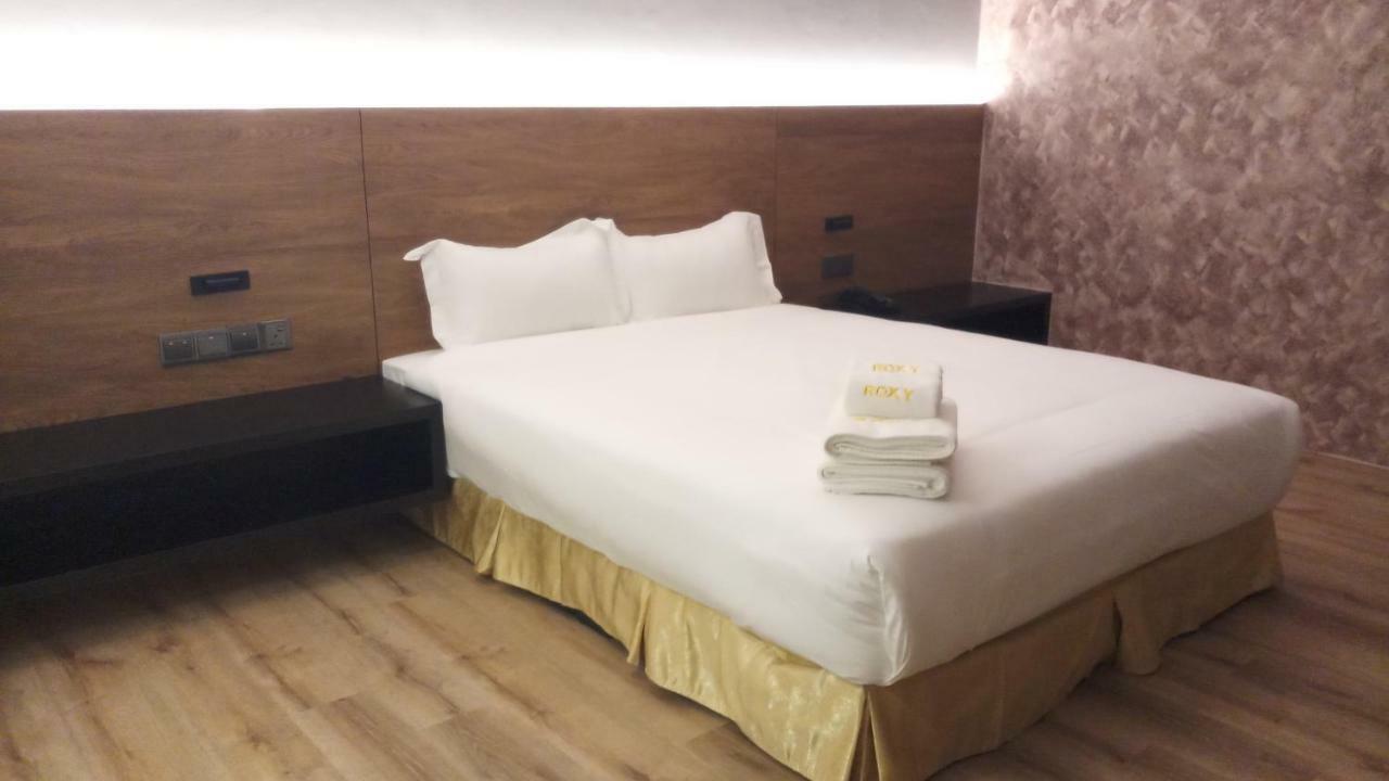 Roxy Hotel Padungan Кучинг Экстерьер фото