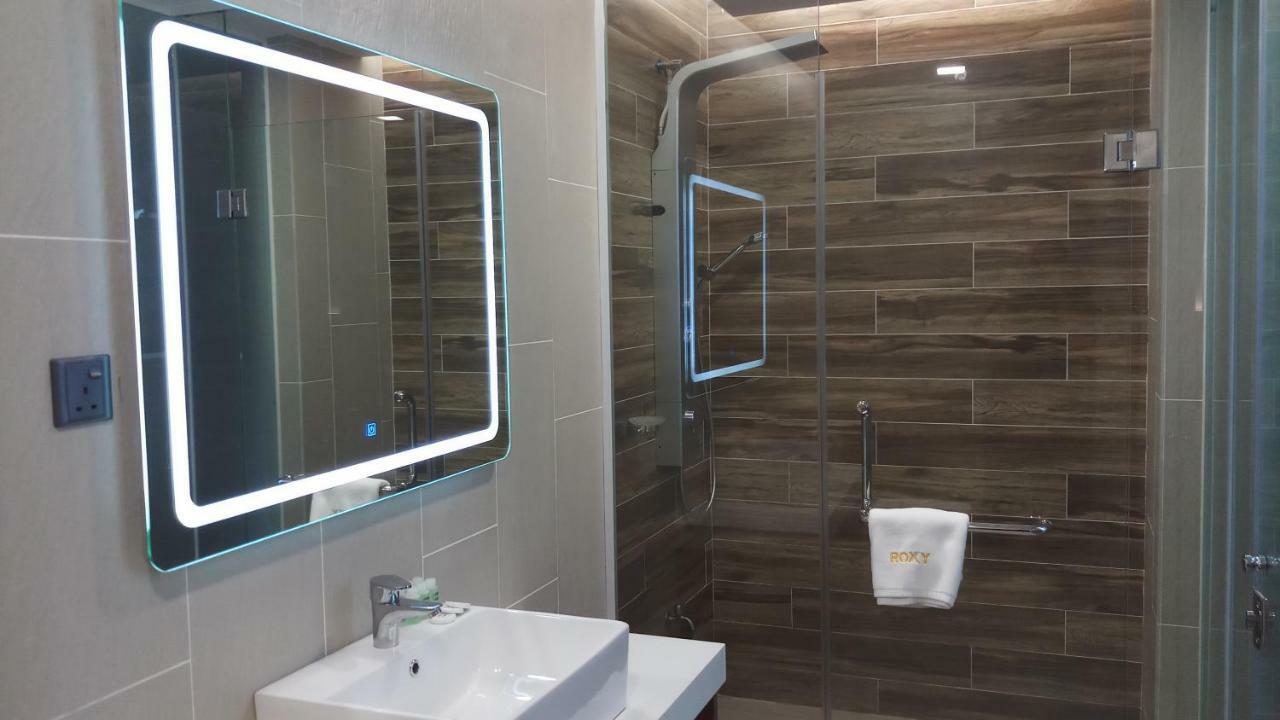 Roxy Hotel Padungan Кучинг Экстерьер фото