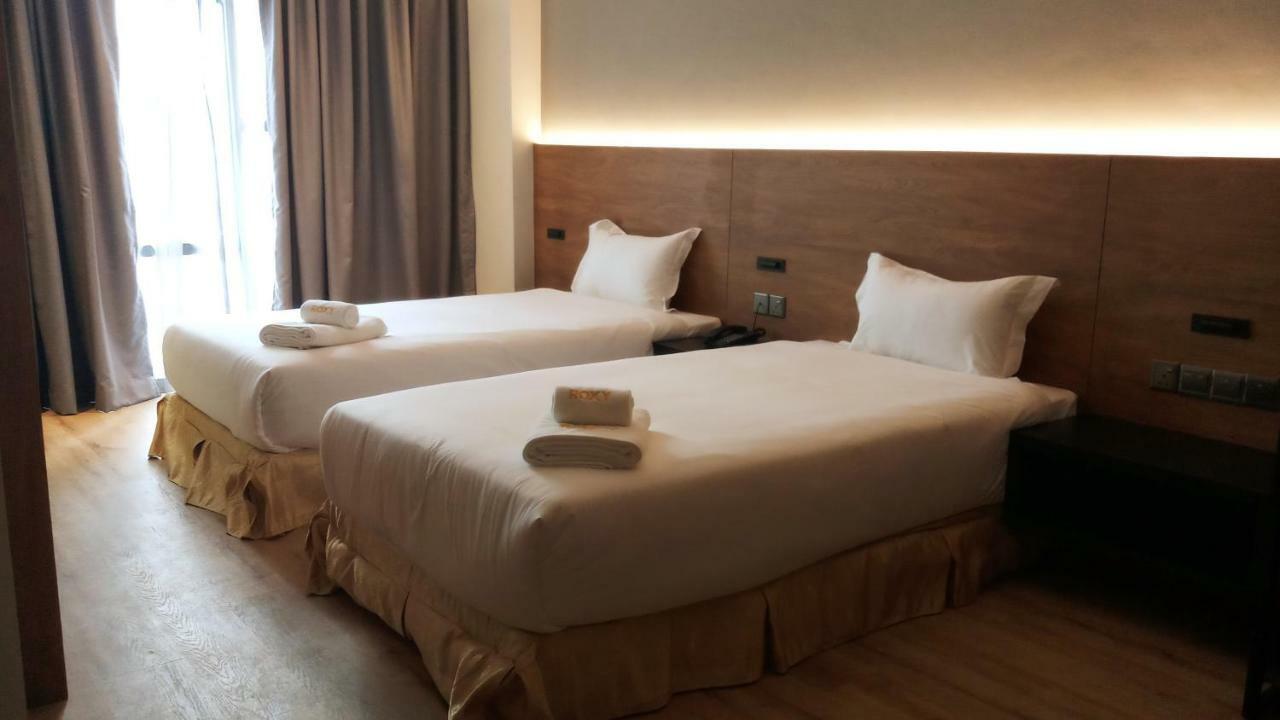 Roxy Hotel Padungan Кучинг Экстерьер фото