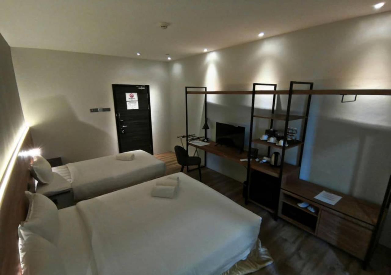 Roxy Hotel Padungan Кучинг Экстерьер фото