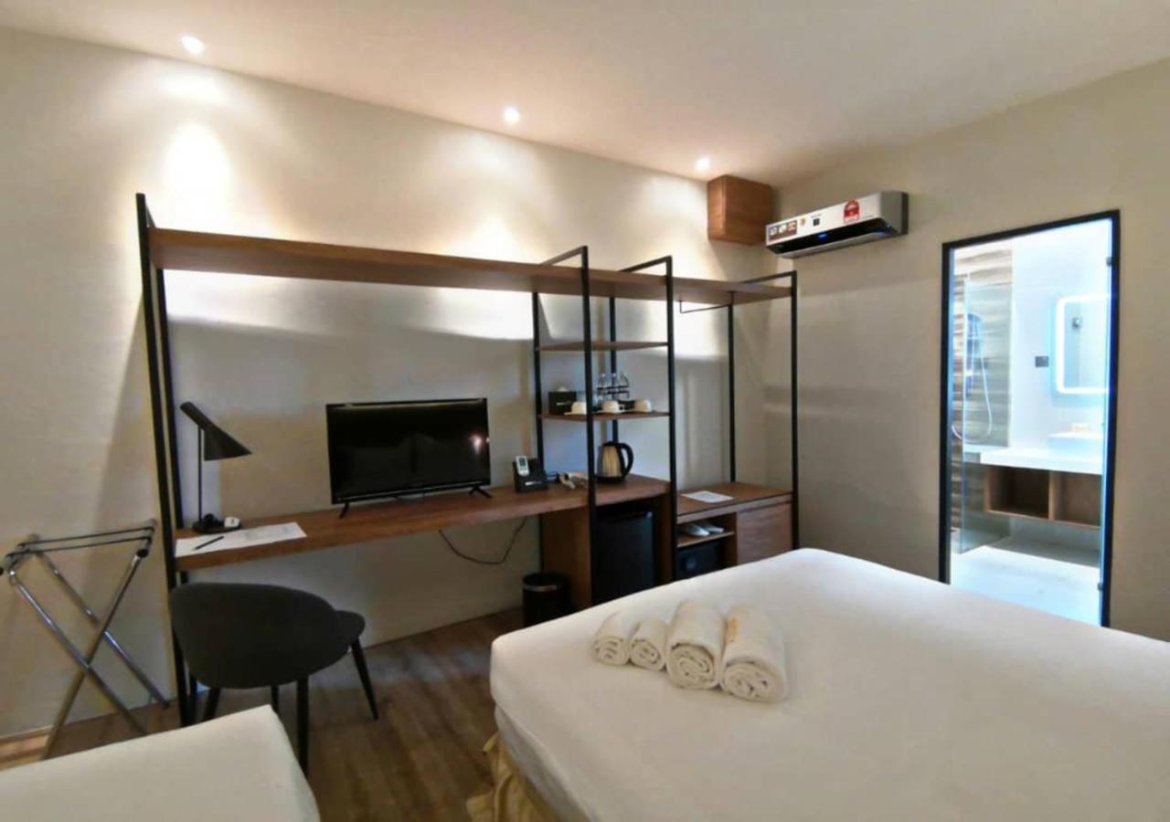 Roxy Hotel Padungan Кучинг Экстерьер фото